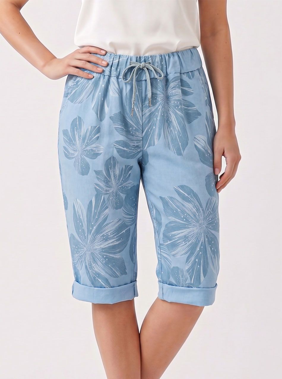 Virág mintás, gumis derekú zsebes térdnadrág (világoskék)