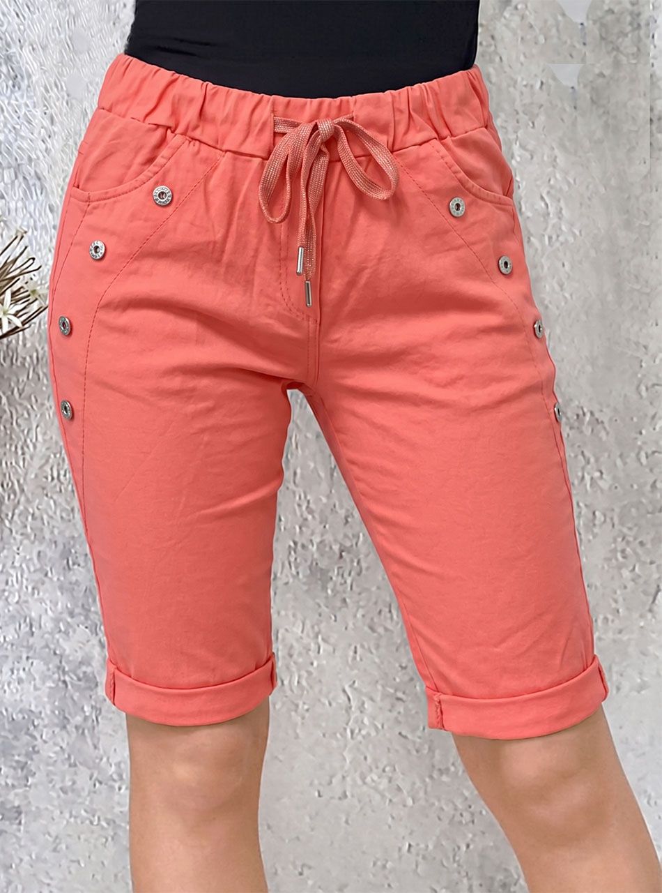 Gombdíszes, zsebes térdnadrág (korall)