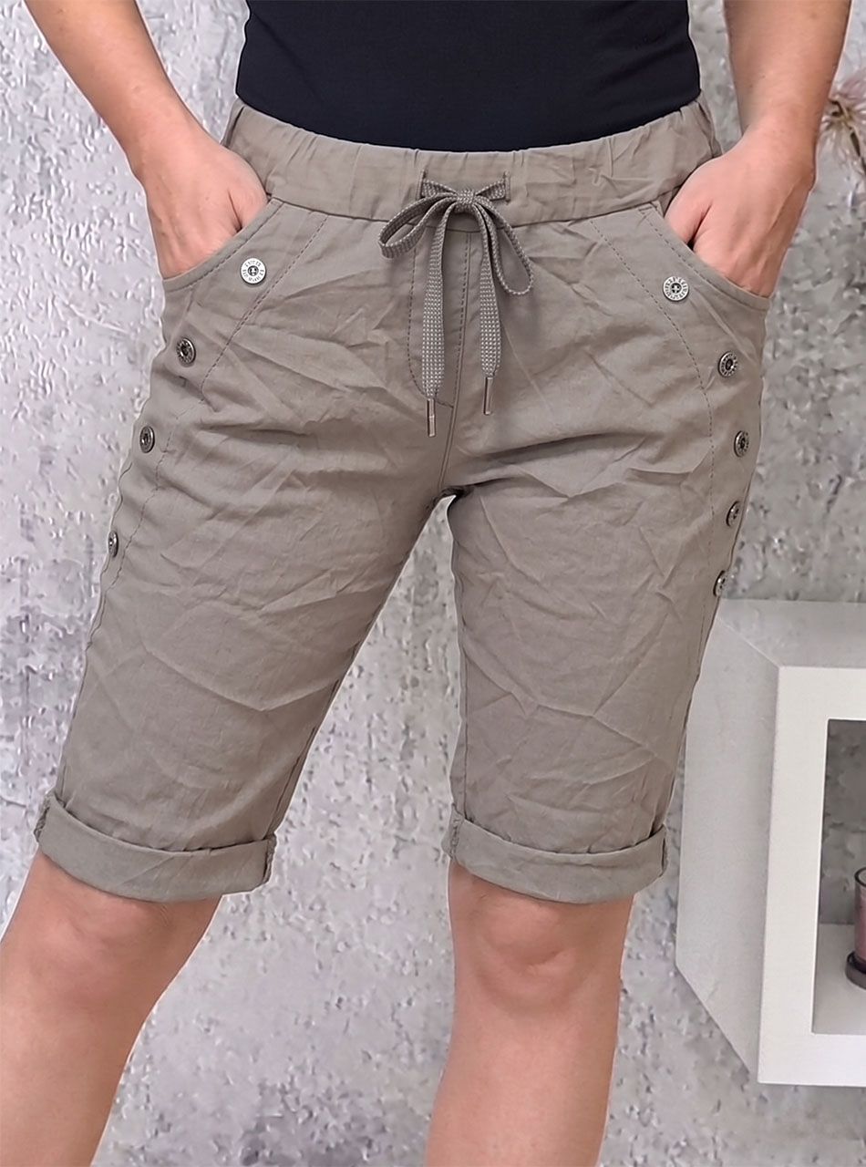 Gombdíszes, zsebes térdnadrág (tejeskávé)