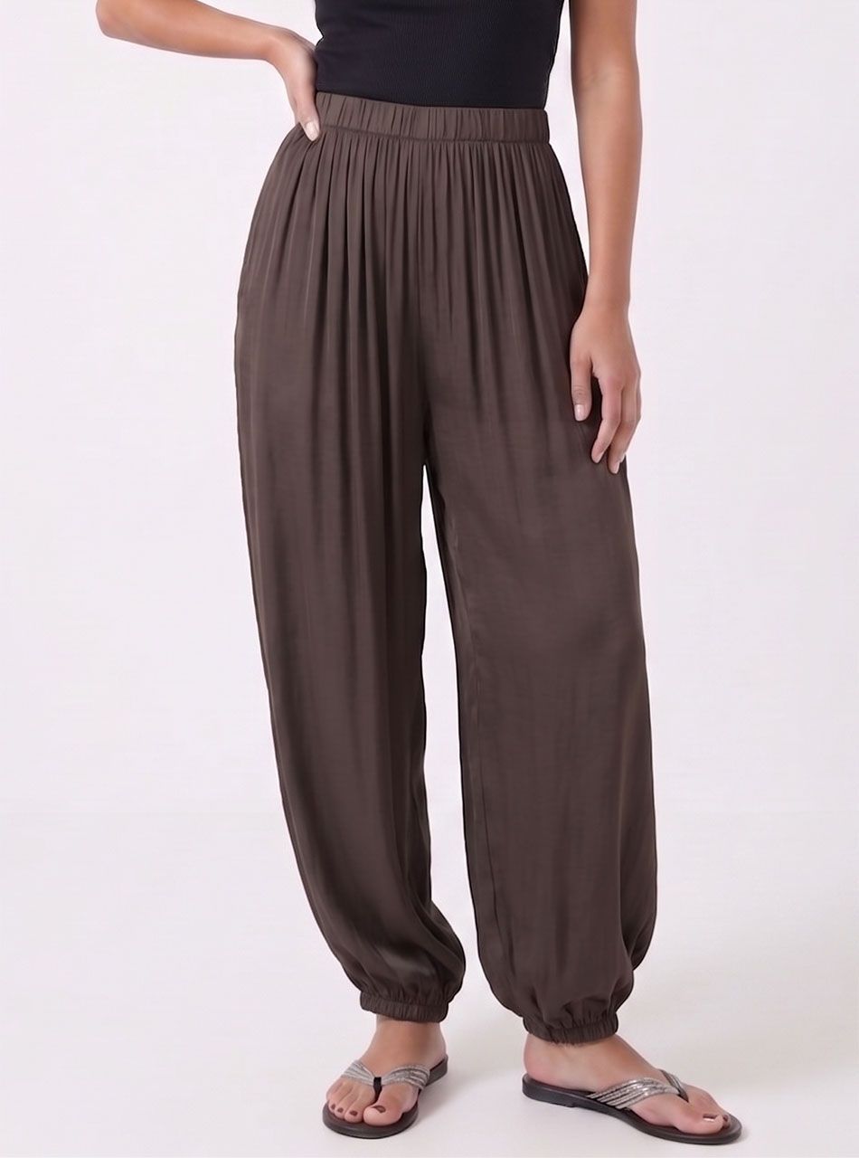 Gumis aljú, lenge nadrág (csokibarna)