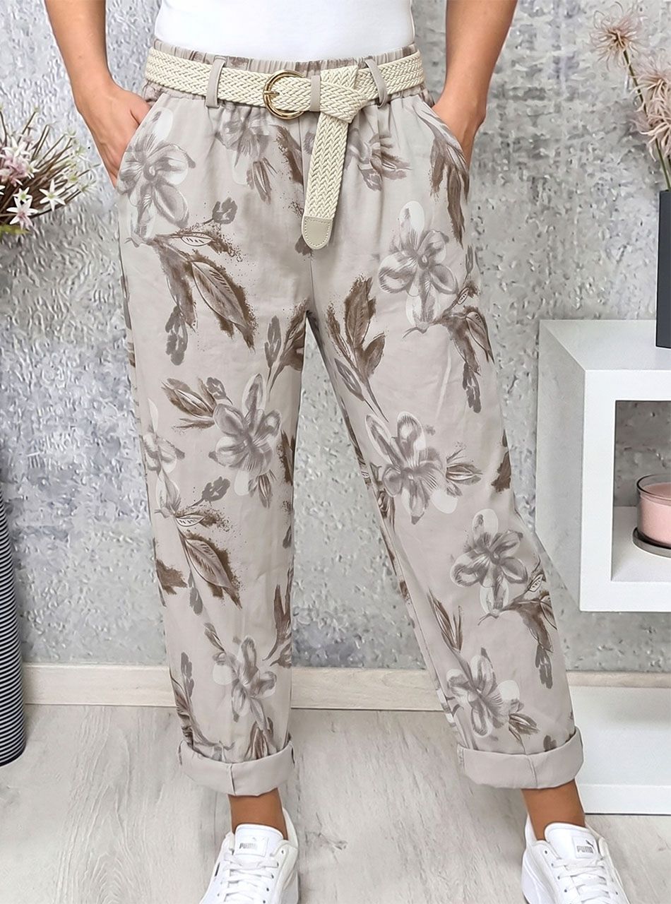 Gumis derekú, virág mintás nadrág övvel (bézs)