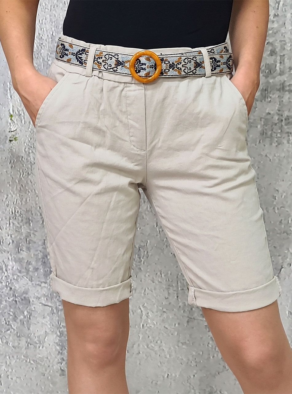 Gumis derekú, zsebes térdnadrág mintás övvel (bézs)