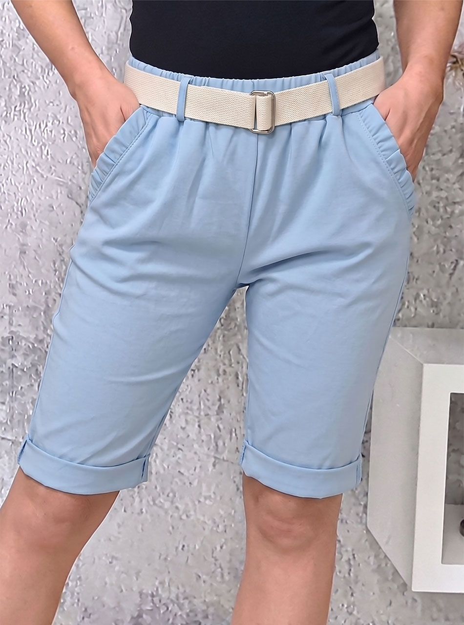 Zsebnél fodros, gumis derekú térdnadrág övvel (világoskék)