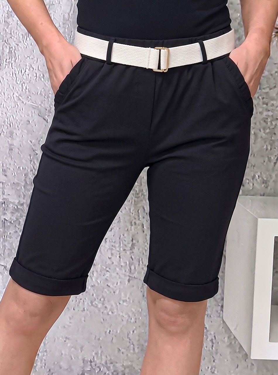 Zsebnél fodros, gumis derekú térdnadrág övvel (fekete)