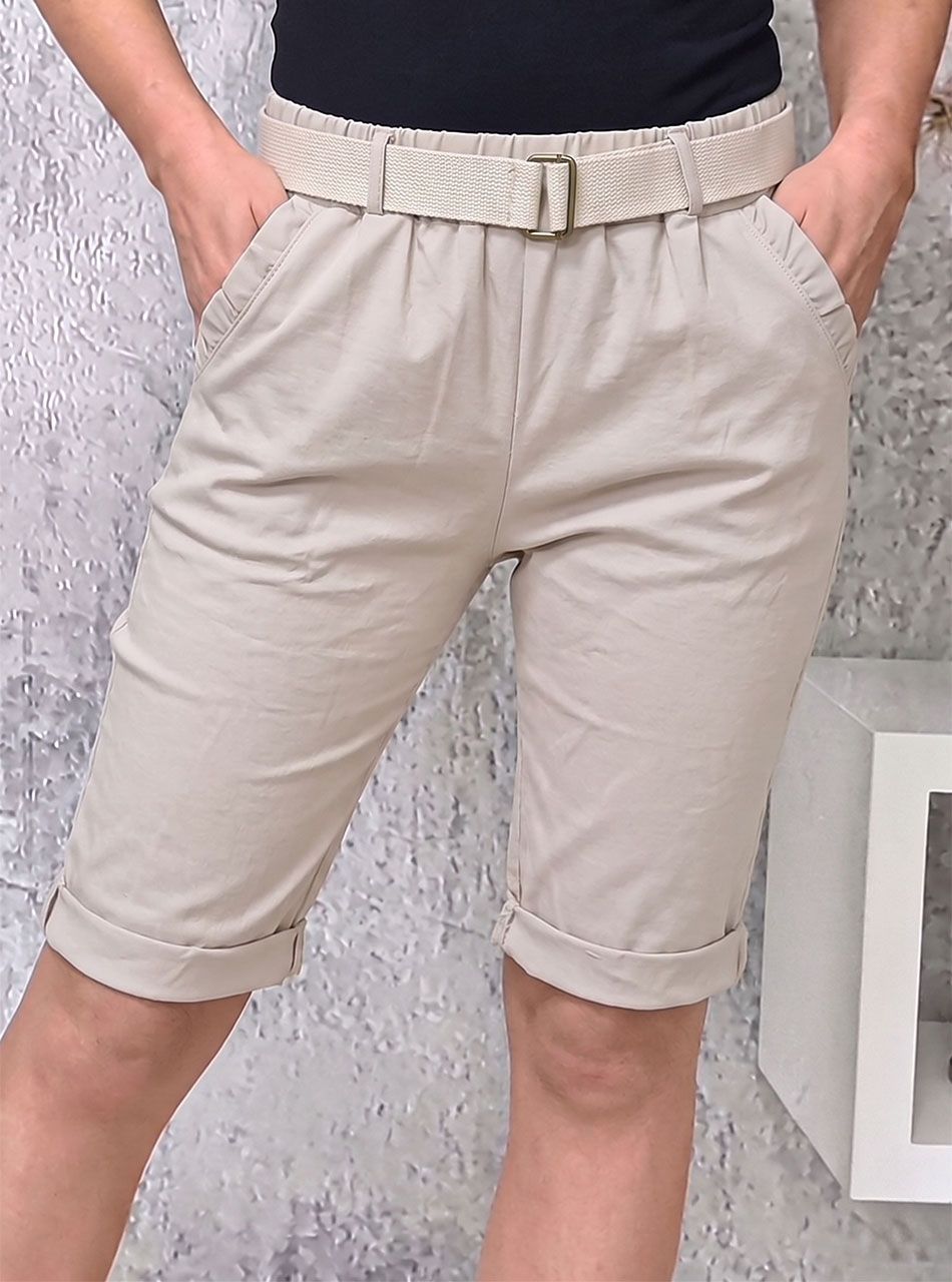 Zsebnél fodros, gumis derekú térdnadrág övvel (bézs)